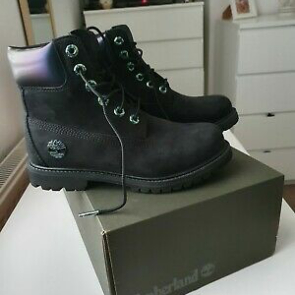 SIZE 9 LIMITED EDITION WATERPROOF BOOTS
